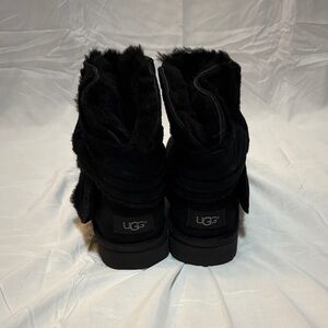 NWT UGG Women's Size 9 Black Suede Fur Boots With Bow On The Side